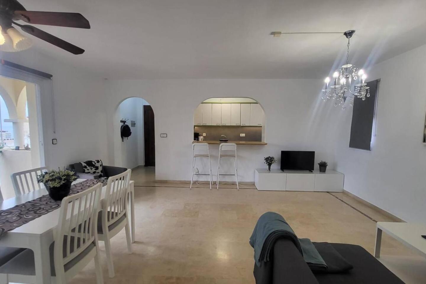 Cyv Simple Living Near W Pool In Leilighet